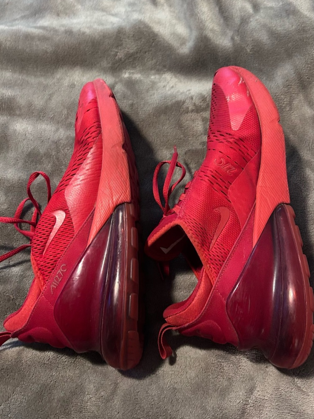 Men’s Nike All-Red Air Max 270 Sneakers - Picture 7 of 8